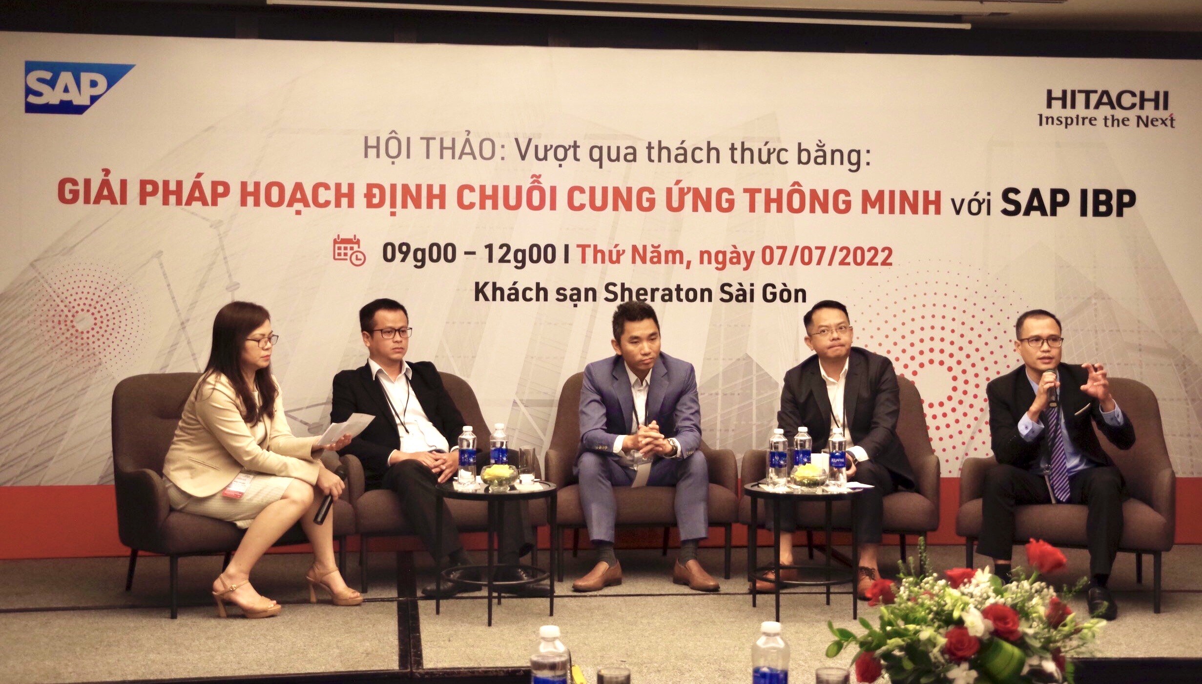 Các chuyên gia đến từ SAP Việt Nam và Hitachi Vantara Việt Nam trong phần hỏi-đáp cùng các doanh nghiệp