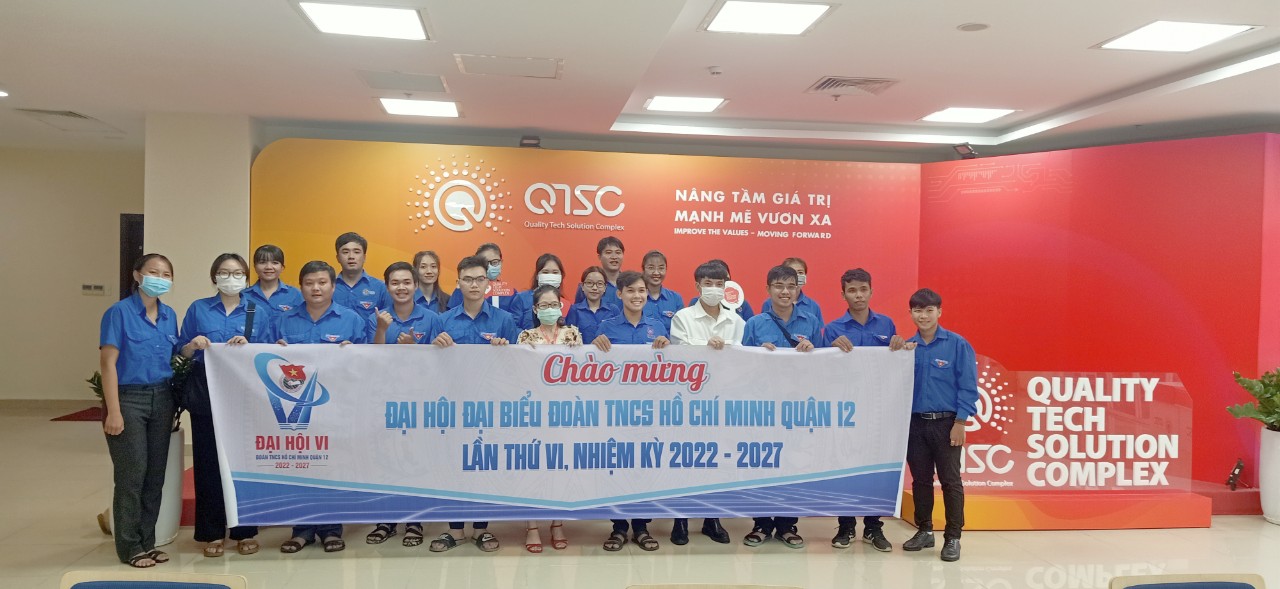 Chụp hình lưu niệm tại QTSC