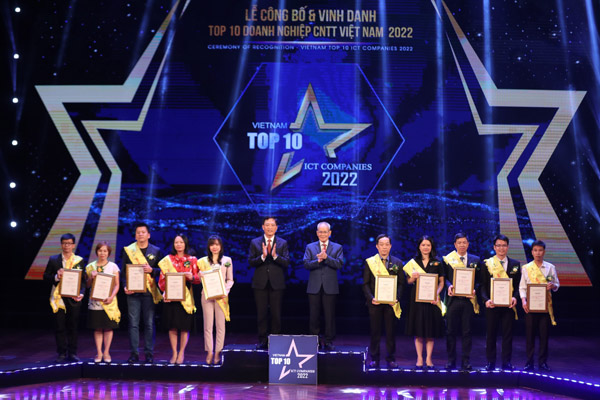 Lễ công bố và Vinh danh TOP 10 doanh nghiệp CNTT Việt Nam 2022