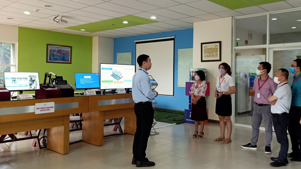 Đoàn công tác Bộ TT&TT đến thăm và làm việc tại công ty TMA Solutions