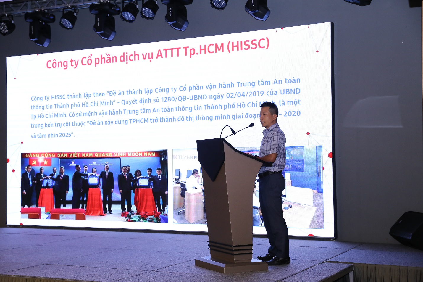 Ông Lê Minh Tuấn - Phó Tổng Giám đốc Công ty Cổ phần Dịch vụ An toàn thông tin TP.HCM (HISSC) chia sẻ nội dung “Giám sát An toàn thông tin an toàn và hiệu quả”