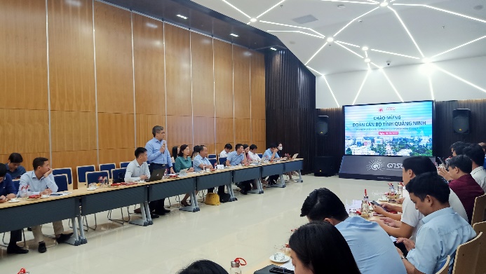 Các đại biểu đặt câu hỏi trao đổi, thảo luận