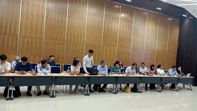 Các đại biểu đặt câu hỏi trao đổi, thảo luận