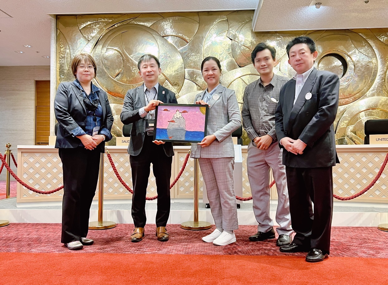 Bà Phạm Thị Kim Phượng, Phó Giám đốc QTSC đến thăm và làm việc với IBPC Osaka