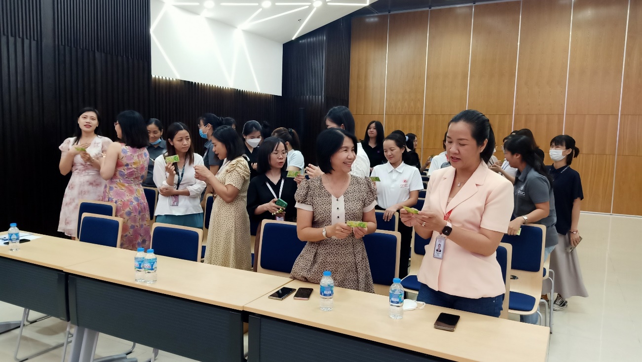 Thực hành cách gây ấn tượng qua việc giới thiệu tên