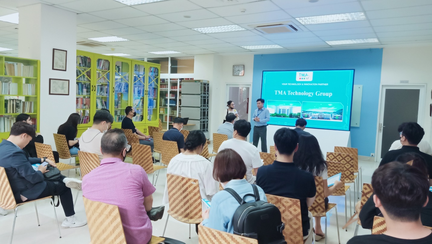 Tham quan và nghe giới thiệu tại công ty TMA Solutions