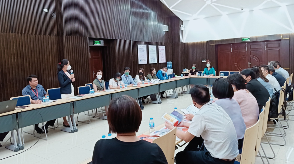 Bà Phạm Thị Kim Phượng, Phó Giám đốc QTSC phát biểu chào đón đoàn doanh nghiệp