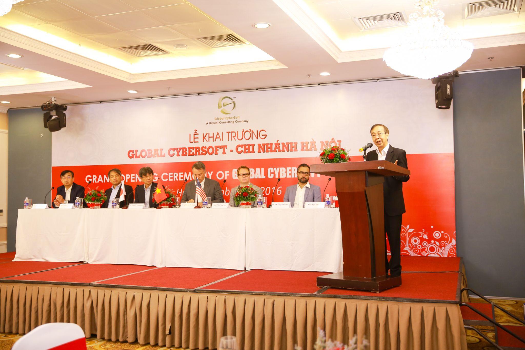 Ông Ngô Đức Chí phát biểu tại buổi khai trương văn phòng chi nhánh Hà Nội của Global CyberSoft - A Hitachi Consulting Company.