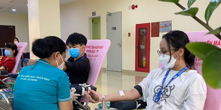 Chương trình Hiến máu nhân đạo năm 2022 "Hiến giọt máu đào – Trao đời sự sống”: sáng ngày 01/12, 400 người lao động và sinh viên đang làm việc, học tập tại QTSC đã tham gia hiến tặng những giọt máu quý giá của mình, nhằm góp phần cứu sống những bệnh nhân đang cần máu để giành lại sự sống