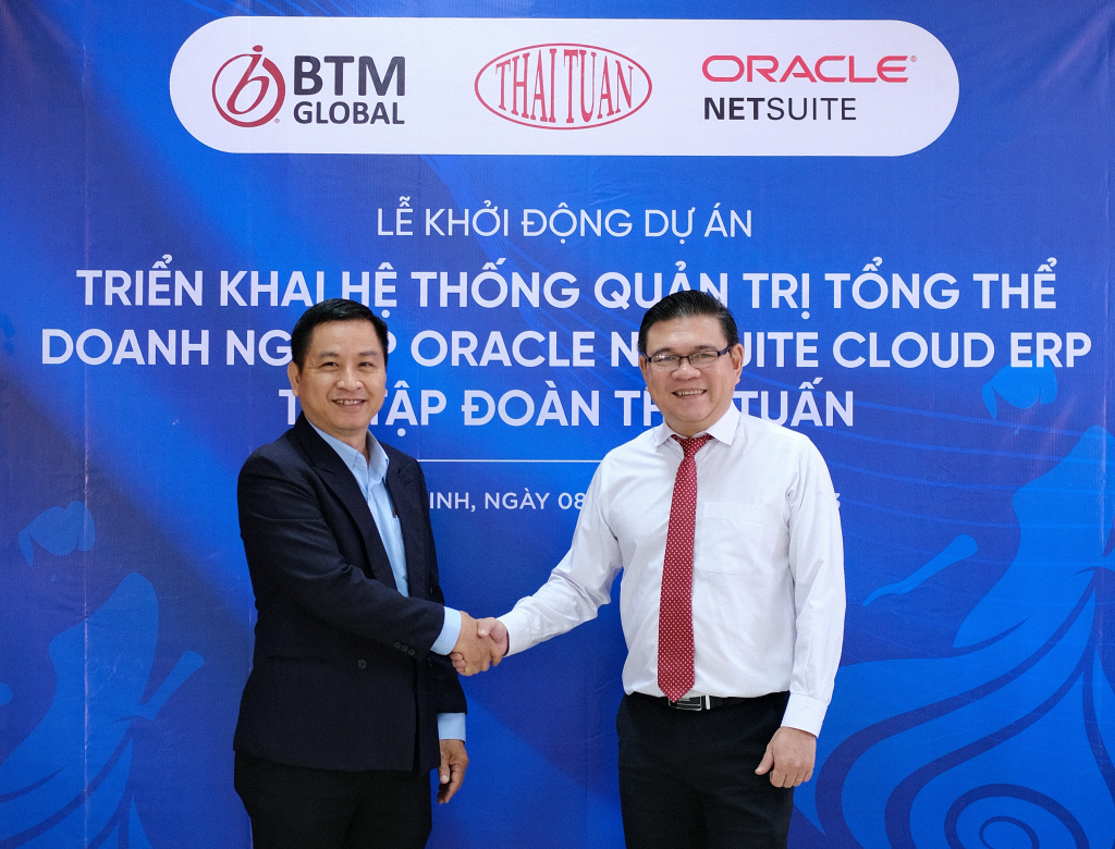Ông Tô Quốc Tuấn – P.TGĐ Thái Tuấn và ông Huỳnh Quang Tiến – GĐ BTM Global Việt Nam bắt tay chúc mừng