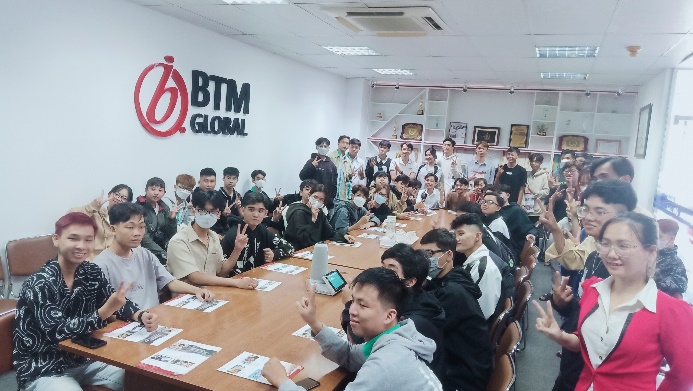 Giao lưu cùng đại diện các doanh nghiệp