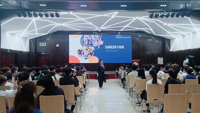 Giao lưu cùng đại diện các doanh nghiệp
