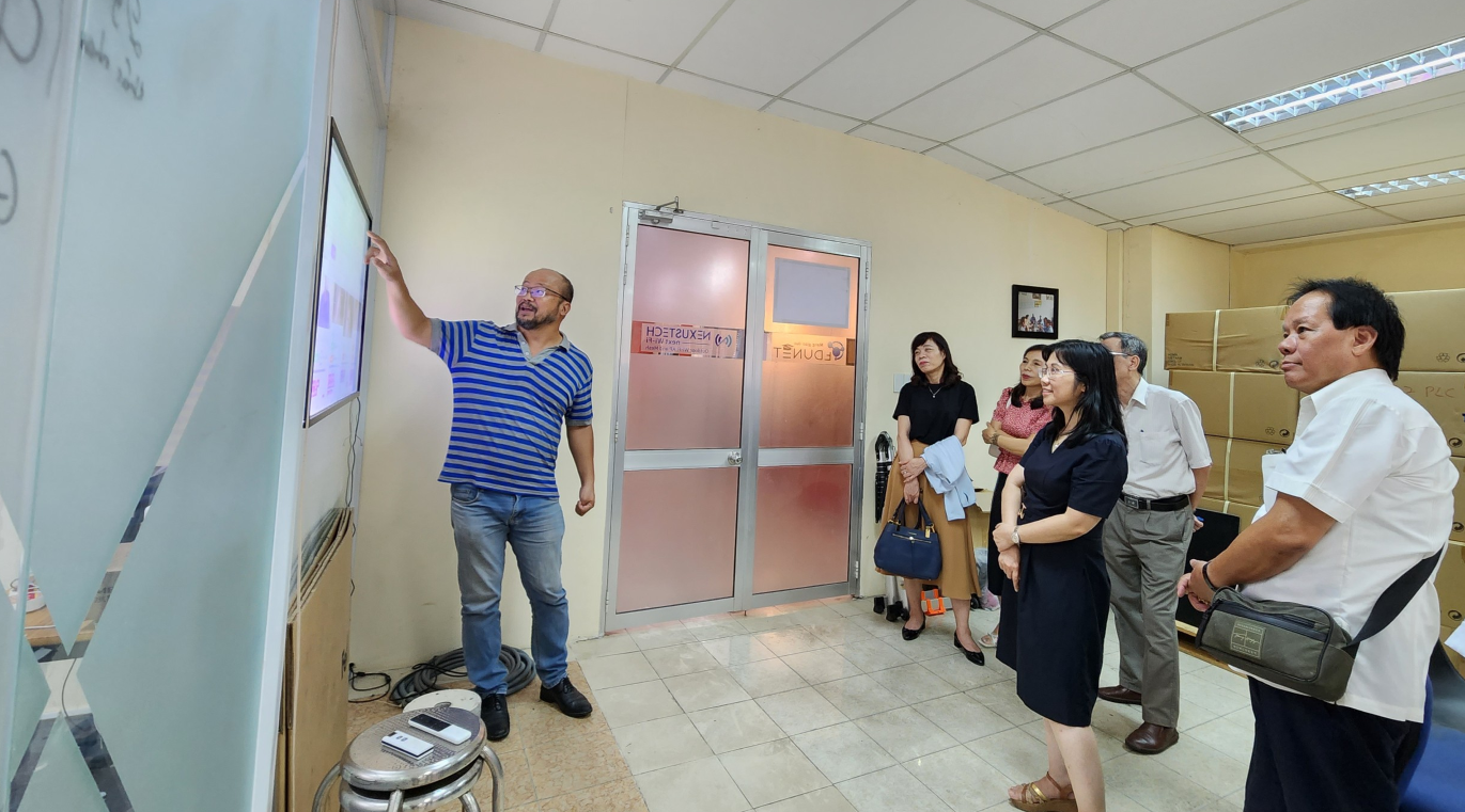 Visiting and knowing about technologies being researched at QTSC R&D Labs