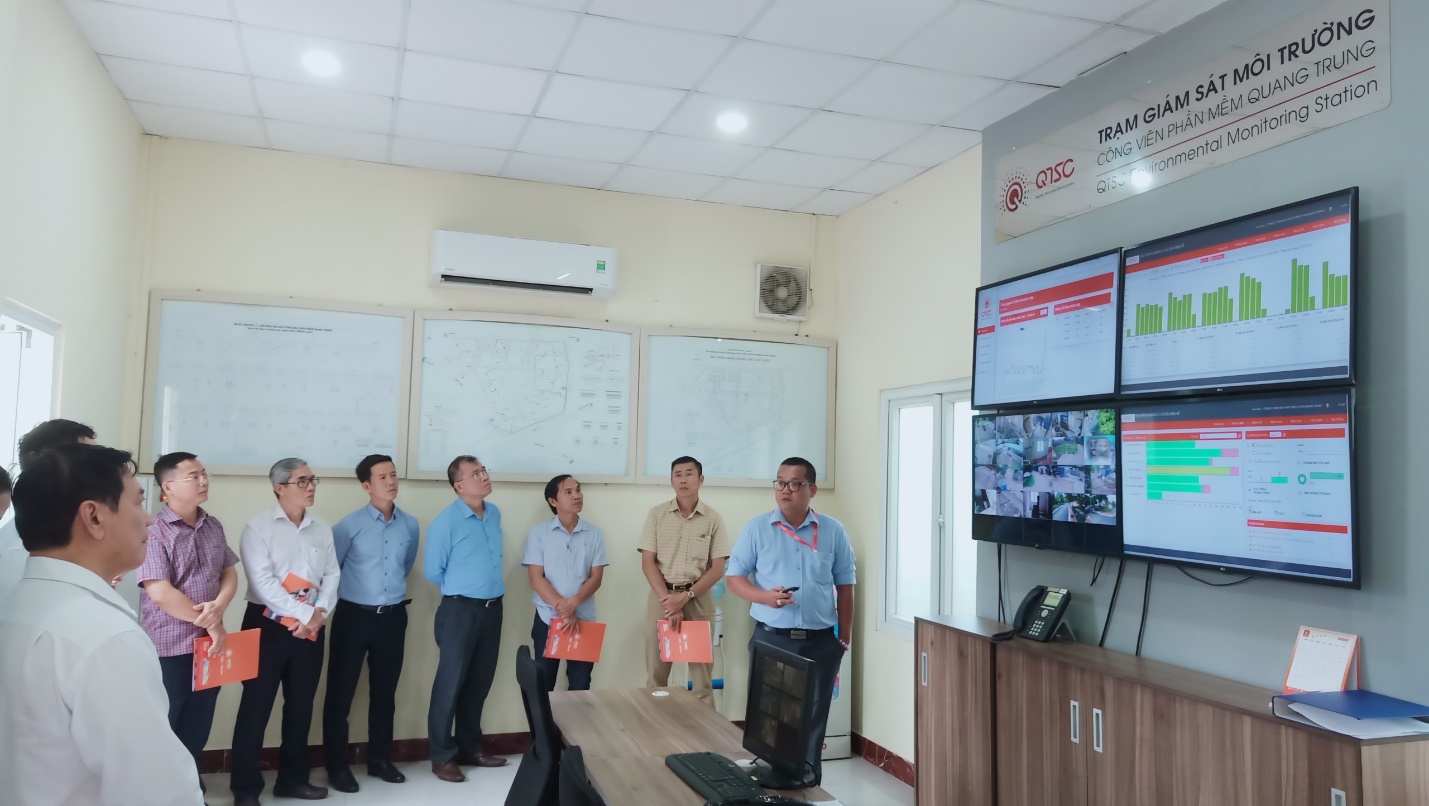 Visiting QTSC Environmental Monitoring Station