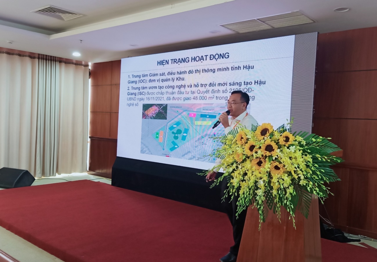 Ông Nguyễn Đình Tuân, Giám đốc Trung tâm Giám sát, điều hành đô thị thông minh tỉnh Hậu Giang “Giới thiệu về Khu Công nghệ số tỉnh Hậu Giang và các chính sách ưu đãi cho doanh nghiệp CNTT”