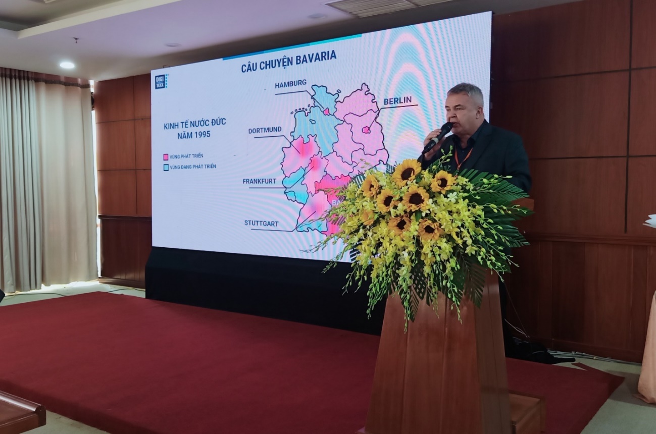 “Góc nhìn của nhà đầu tư khi đến với Hậu Giang - Những tiềm năng và kỳ vọng” với phần chia sẻ của ông Frank Schellenberg, Chủ tịch HĐTV/Nhà sáng lập, Công ty TNHH Digi-texx