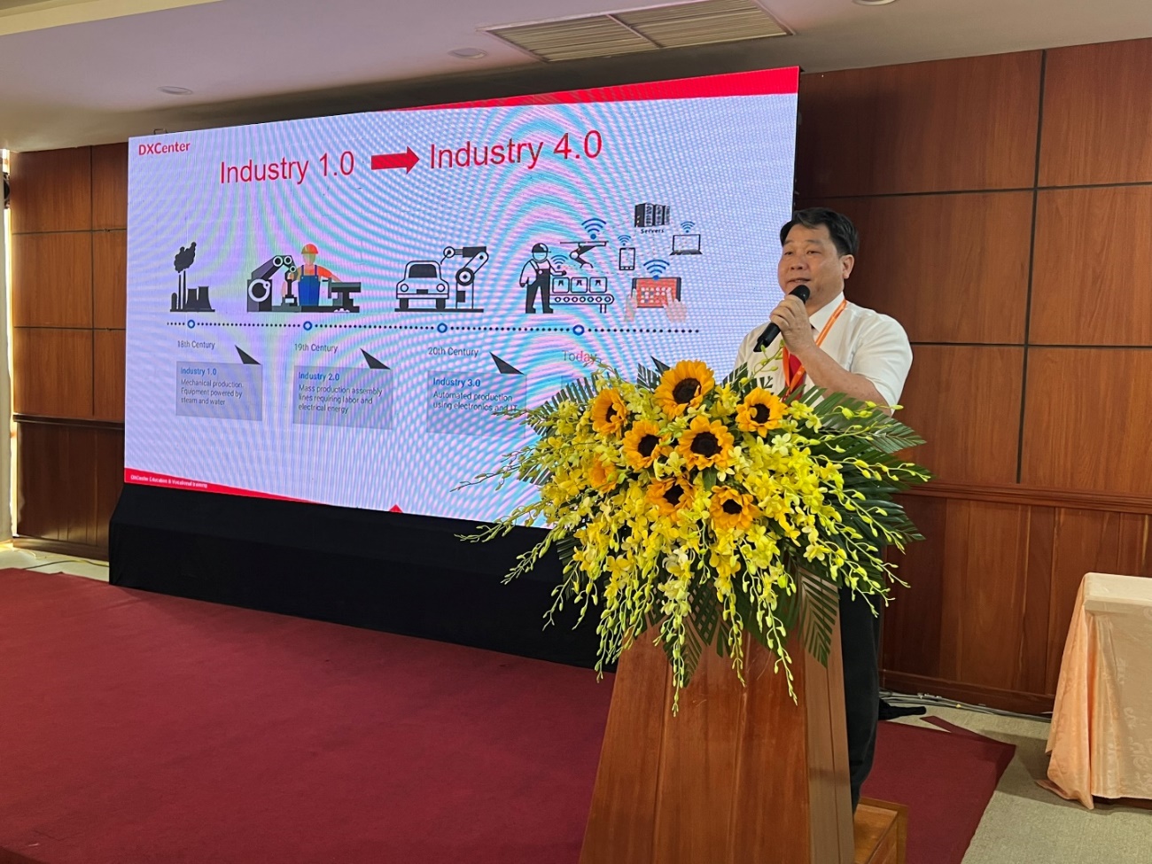 Ông Hà Duy Bình, Chủ tịch HĐQT, Công ty TNHH Giáo dục STEM và Phát triển kỹ năng 4C chia sẻ về việc “Đào tạo nguồn nhân lực 4.0 tỉnh Hậu Giang thông qua Giáo dục STEM và phát triển kỹ năng 4C thế kỷ 21”