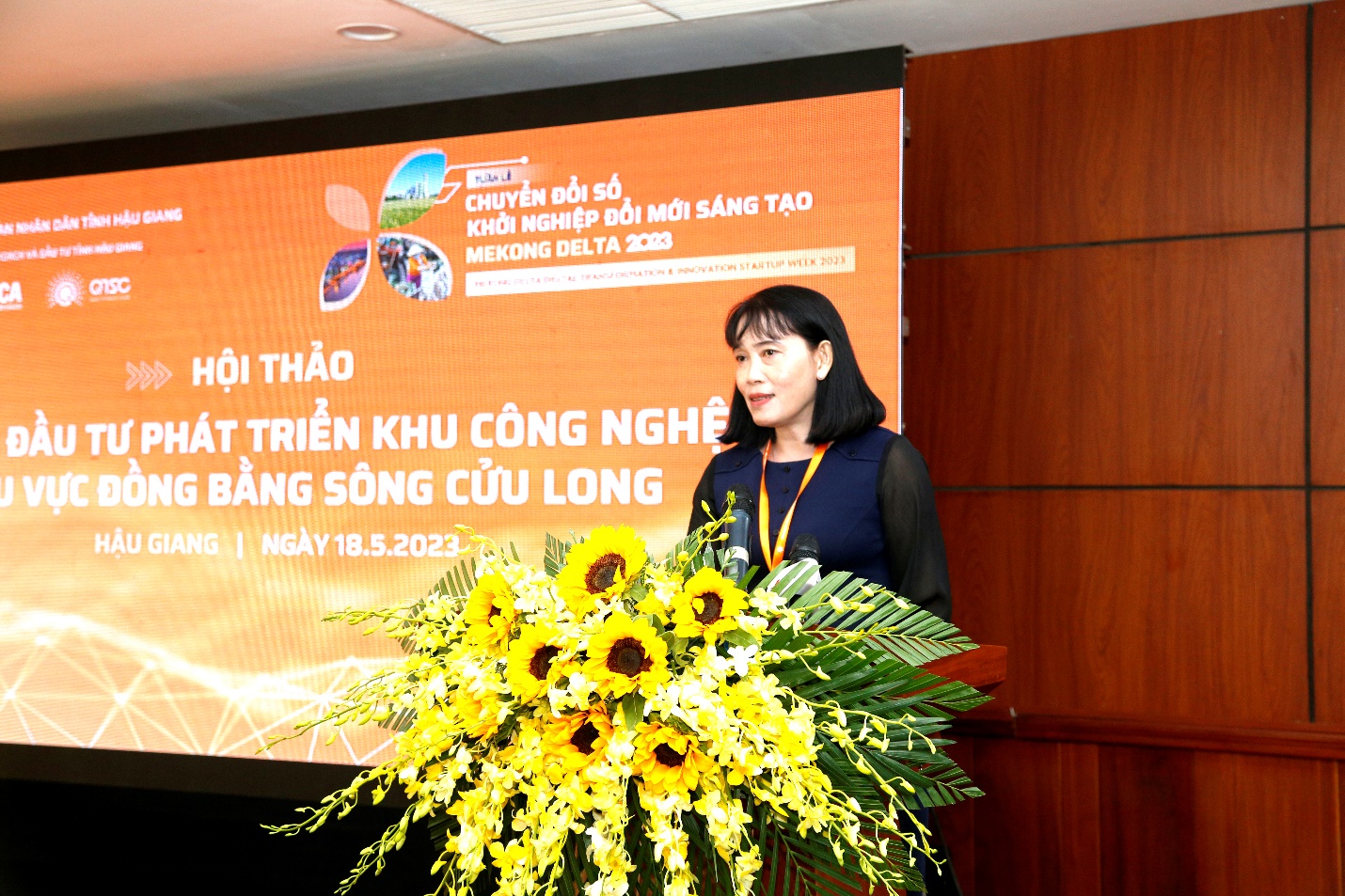 Bà Hồ Thu Ánh, Tỉnh ủy viên, Phó Chủ tịch Ủy ban nhân dân tỉnh Hậu Giang phát biểu tổng kết và bế mạc chương trình hội thảo