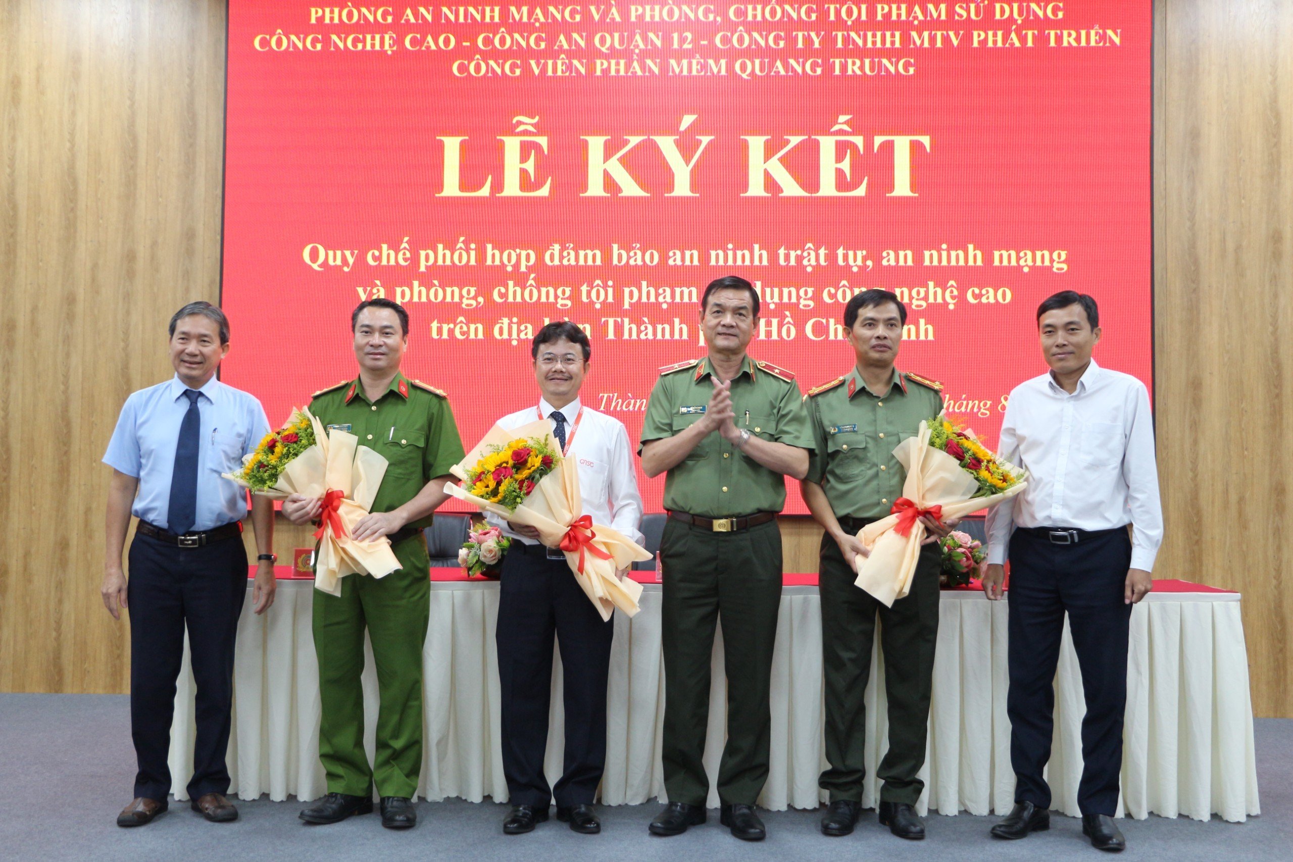 Các đại biểu tại lễ ký kết