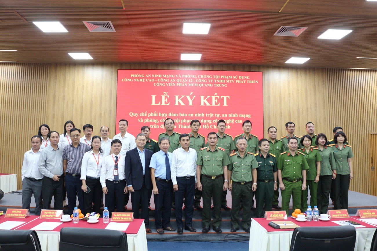 Các đại biểu tại lễ ký kết