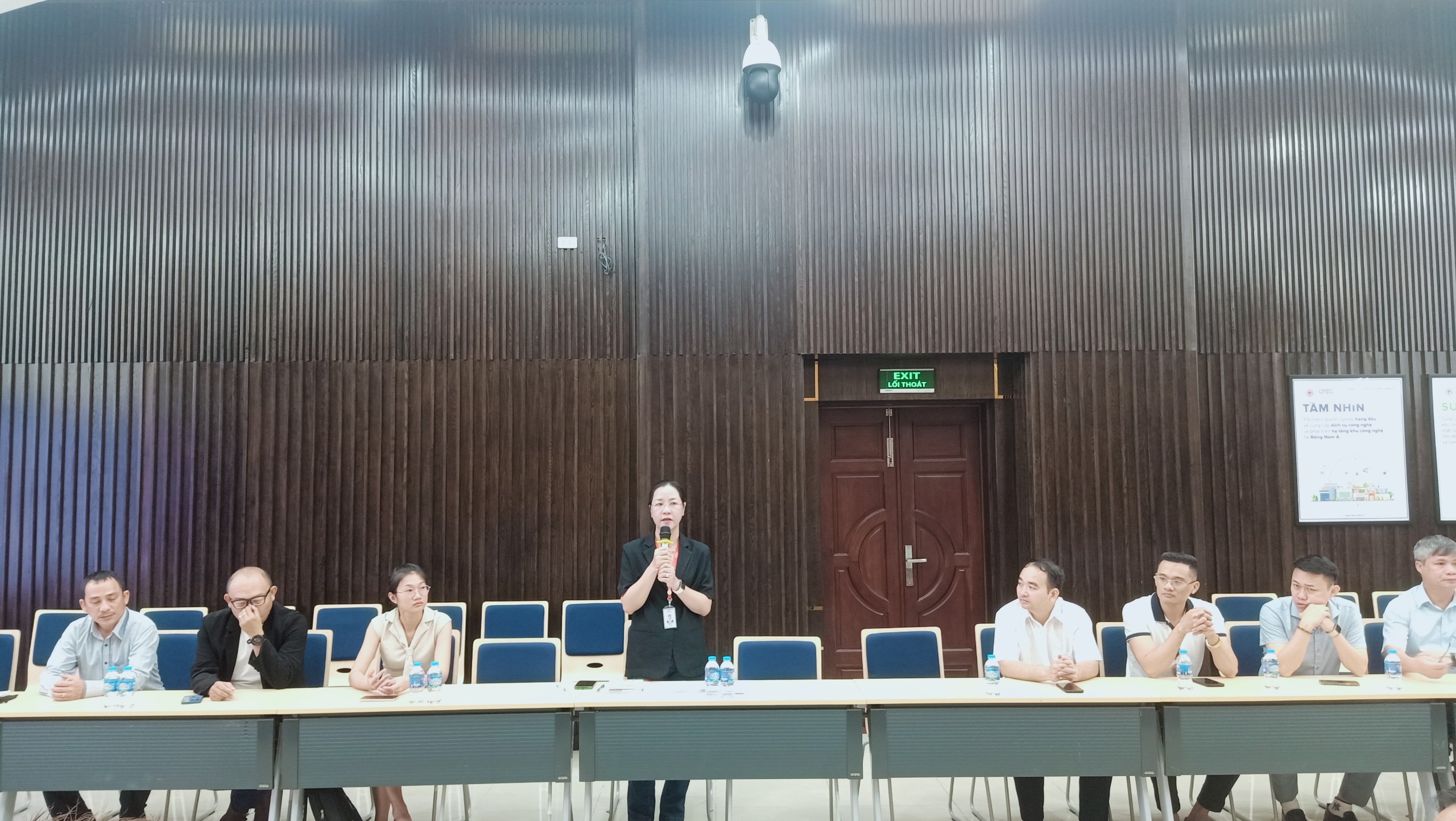 Ms. Pham Thi Kim Phuong, Deputy CEO of QTSC welcomed the delegation and introduced meeting’s agenda