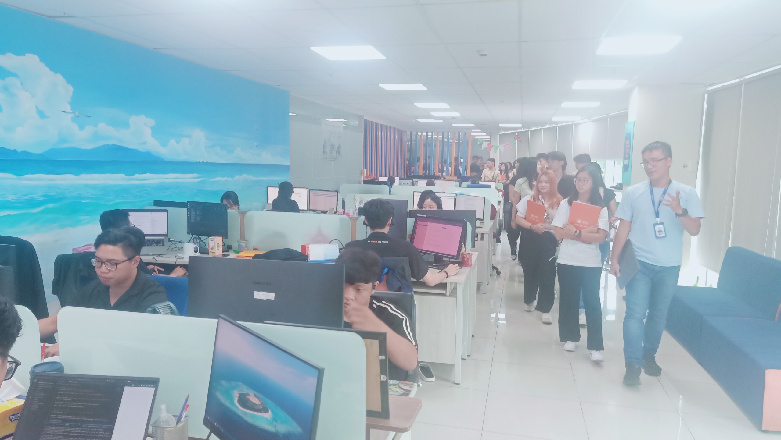 Đoàn sinh viên Trường Ngee Ann Polytechnic, Singapore tham quan QTSC