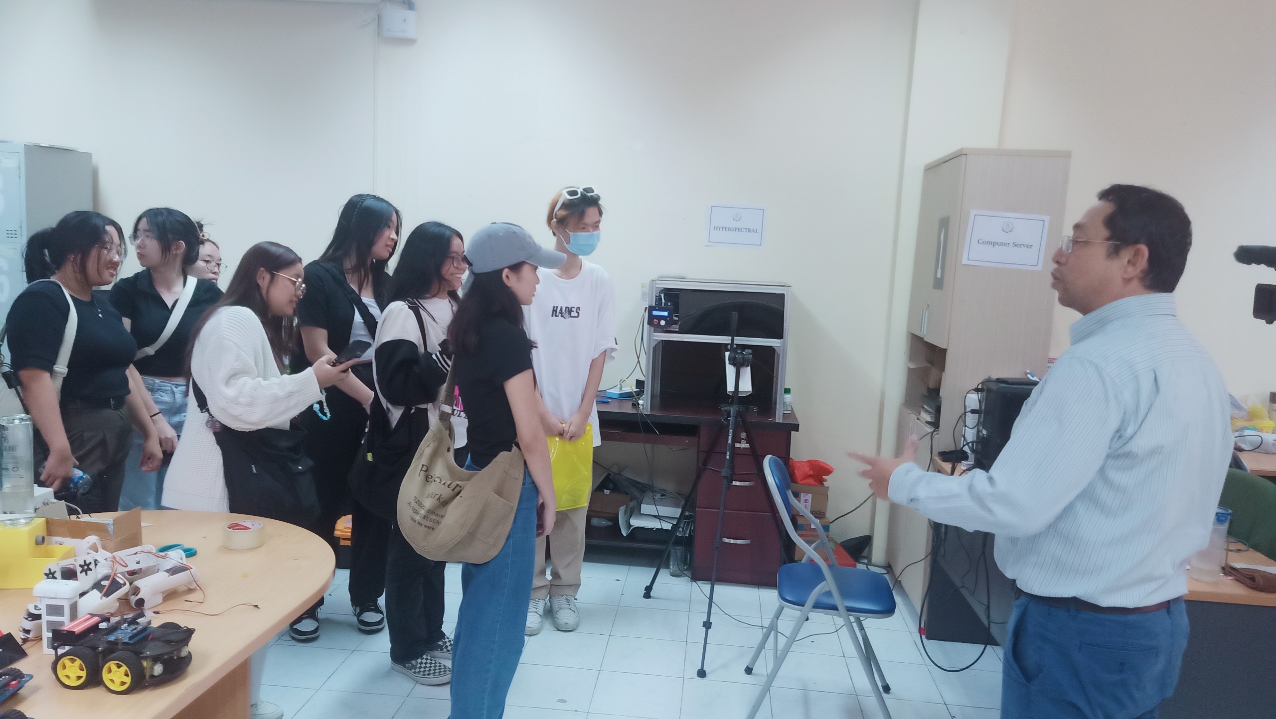 Đoàn sinh viên Trường Ngee Ann Polytechnic, Singapore tham quan QTSC