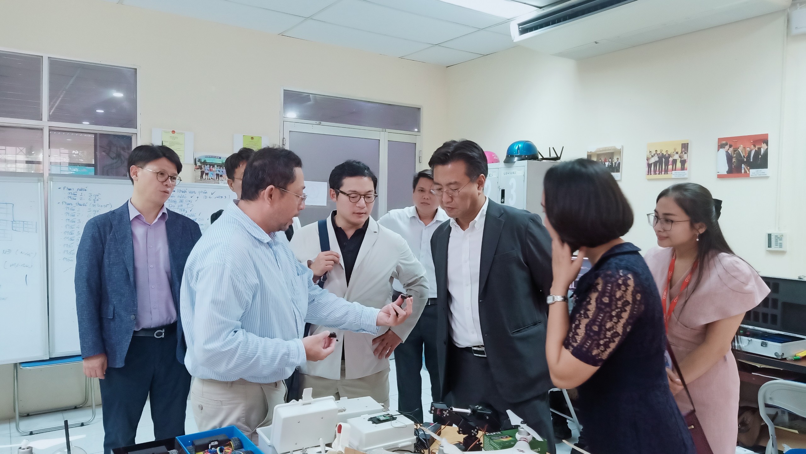 Tham quan thực tế một doanh nghiệp startup đang hoạt động trong khuôn viên QTSC
