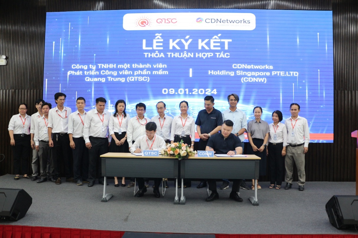 Đại diện lãnh đạo QTSC và CDNW tiến hành ký kết thỏa thuận hợp tác