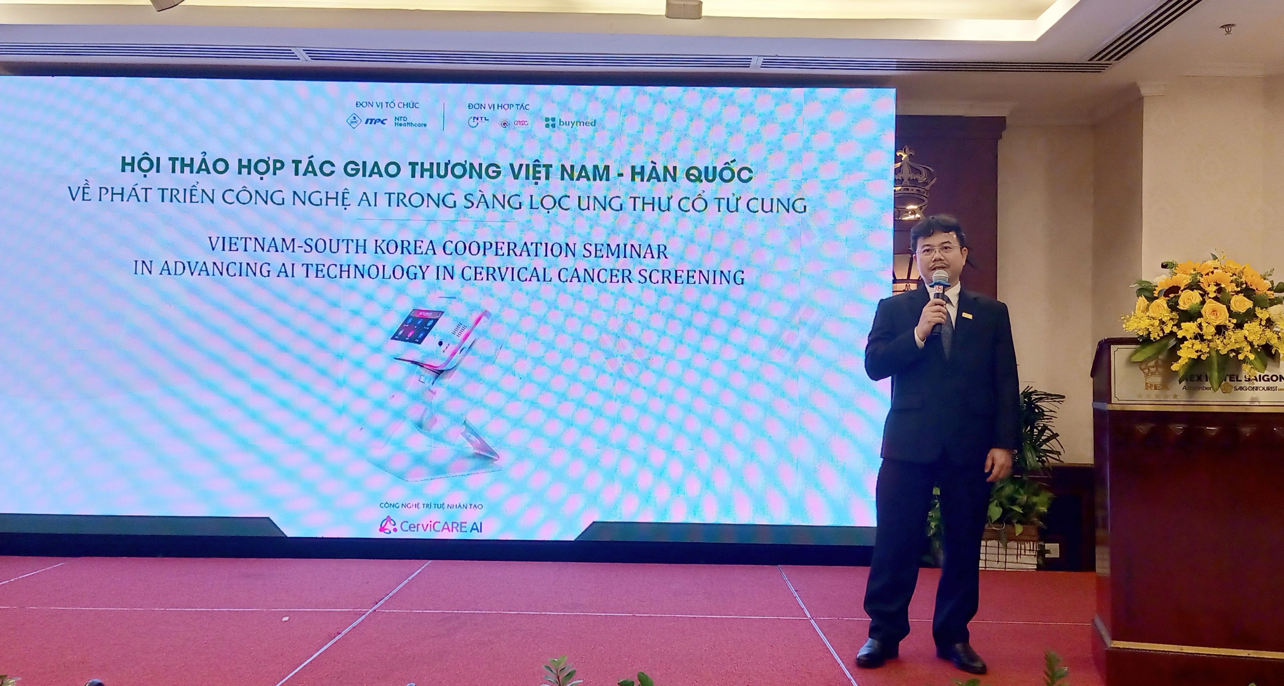 Mr. Tran Huu Dung, CEO of QTSC spoke at the seminar