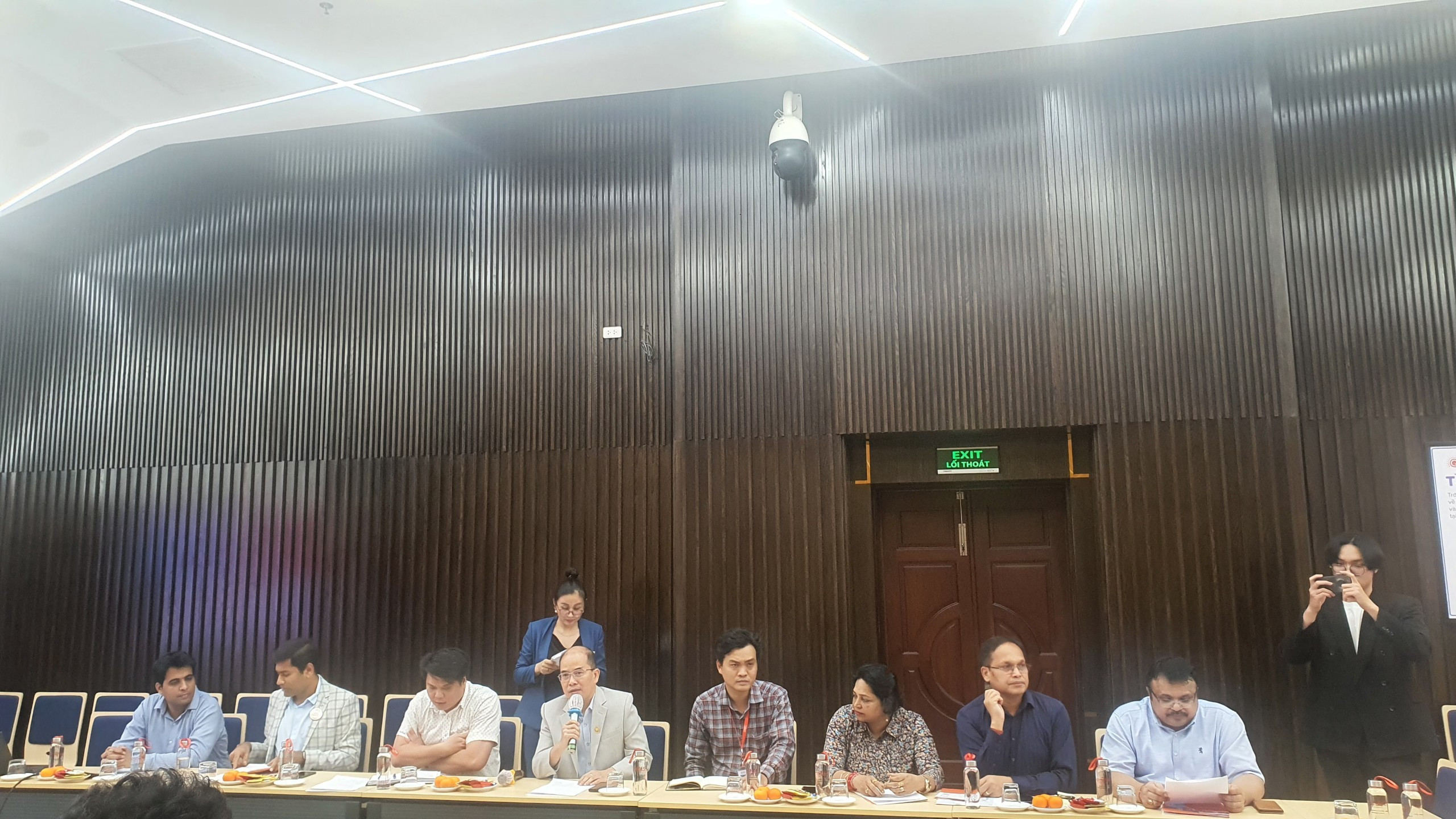 Mr. Vu Quang – Deputy CEO of QTSC welcomed the delegation