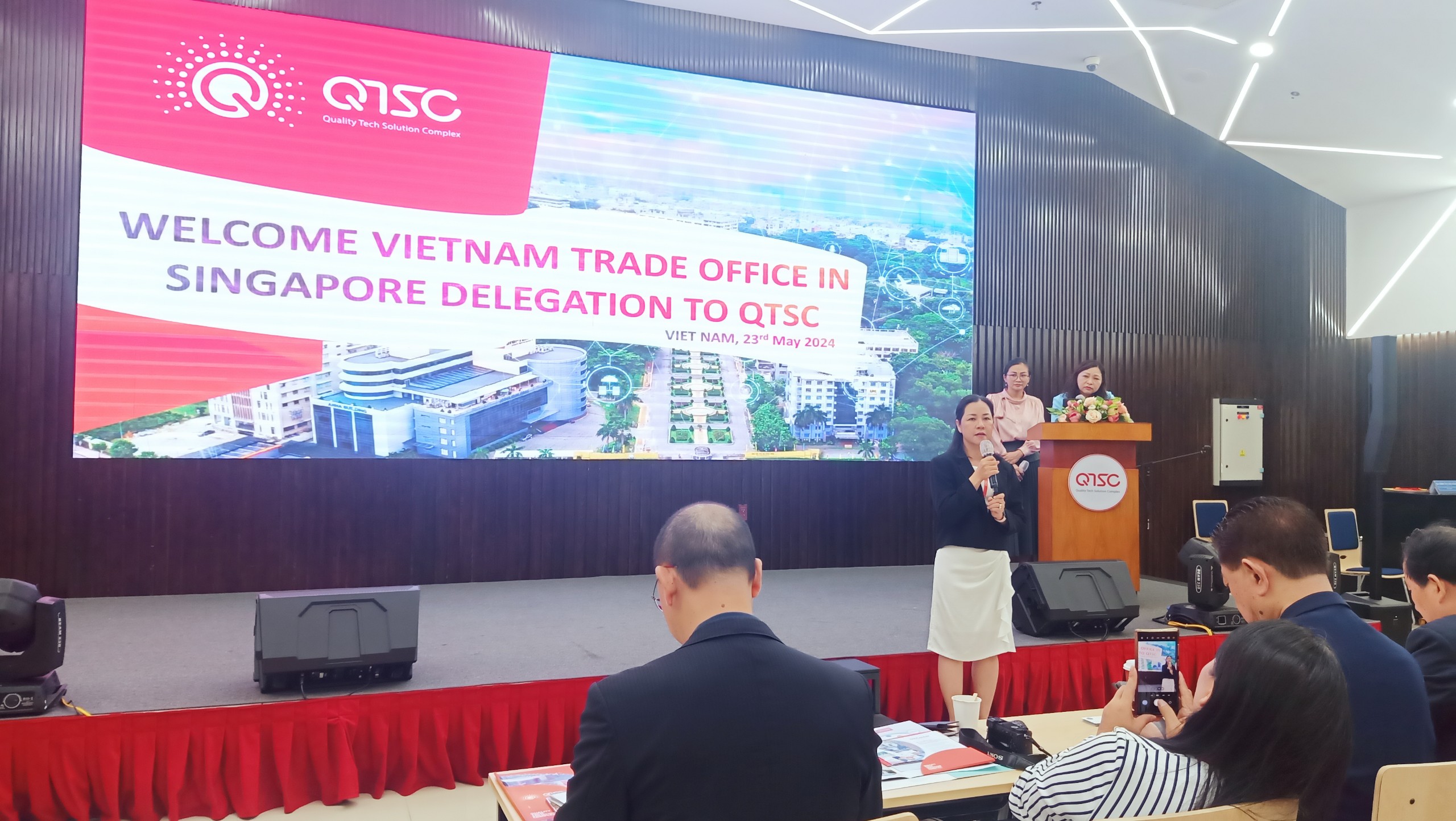 Bà Phạm Thị Kim Phượng – Phó Giám đốc QTSC phát biểu chào đón đoàn đại biểu