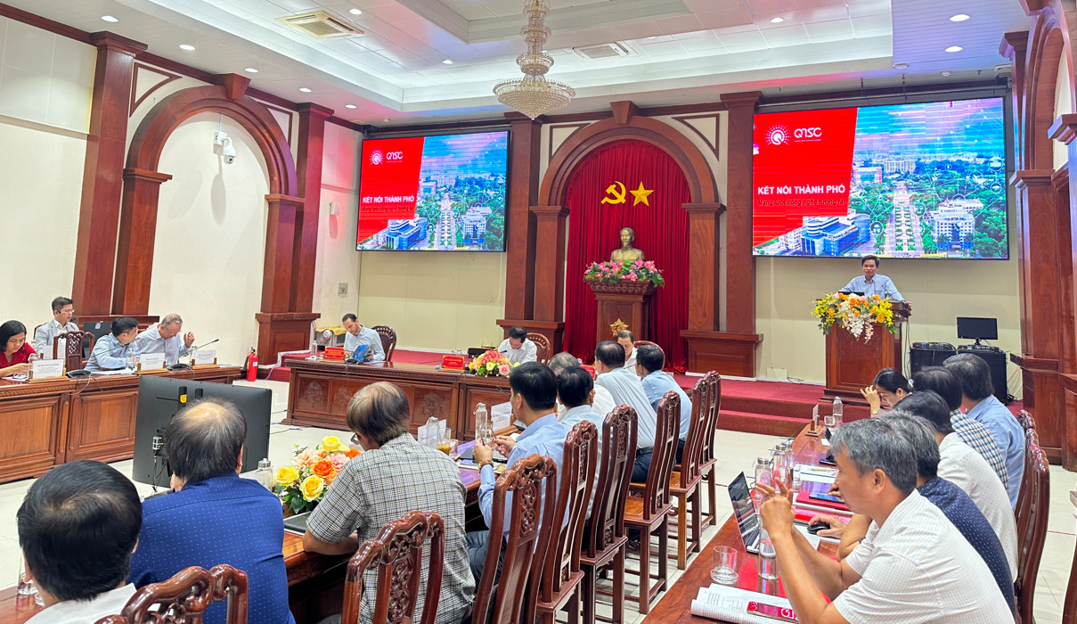 Đại diện QTSC trình bày tham luận tại hội thảo