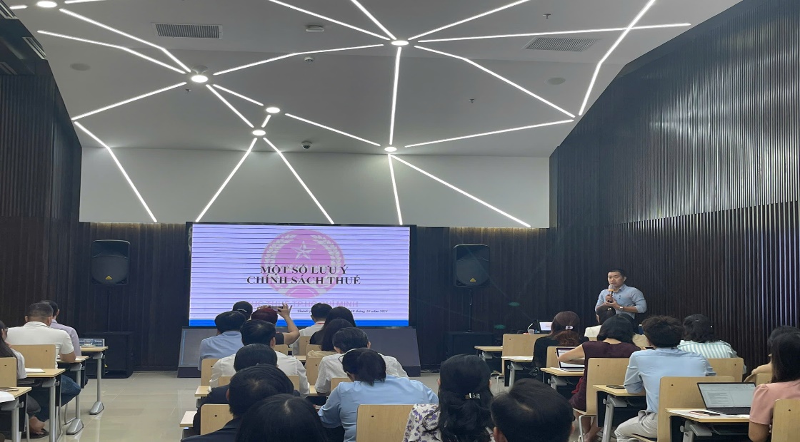 The representative of the Ho Chi Minh City Tax Department presented key tax policy considerations