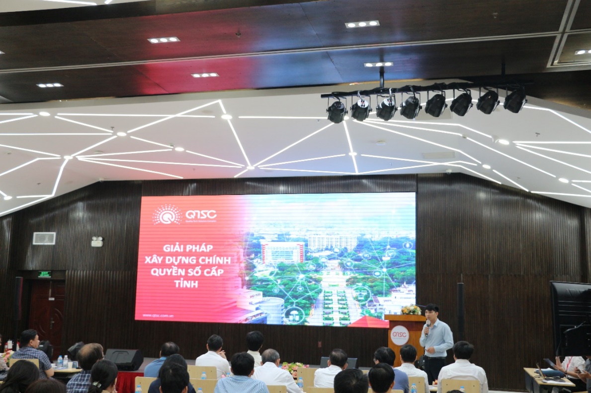 A presentation on digital transformation applications, including platforms such as digital citizenship, investment project management solutions, shared data warehouses, and paperless meeting rooms, aimed at improving service delivery to government agencies, citizens, and enterprises