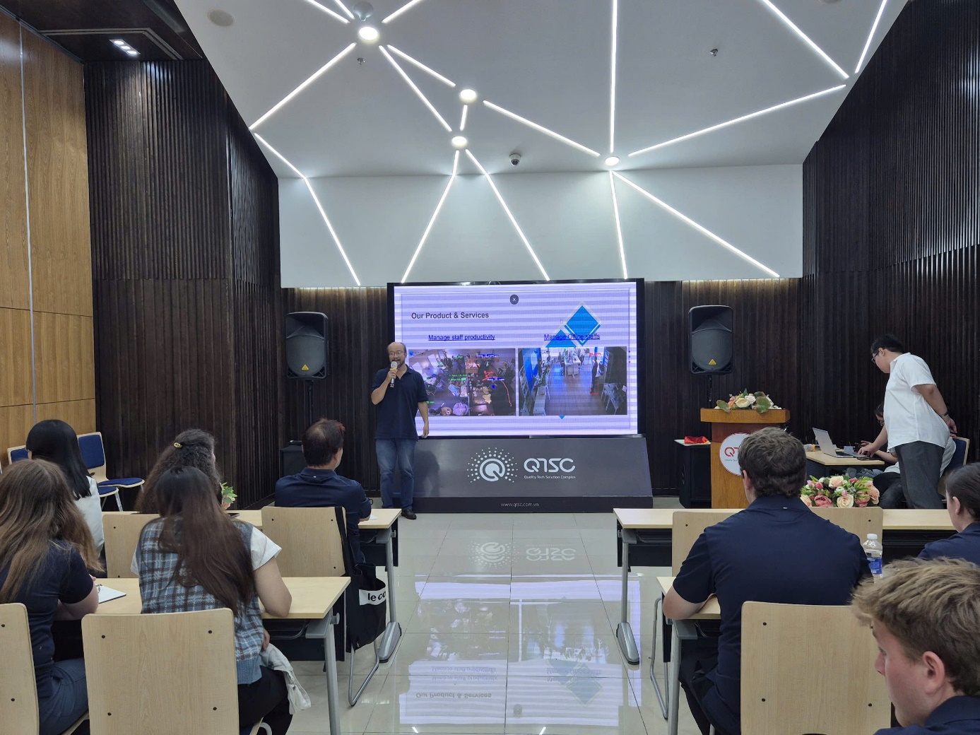 Mr. Ho Diep, CEO of VIMP, presented the institute’s projects