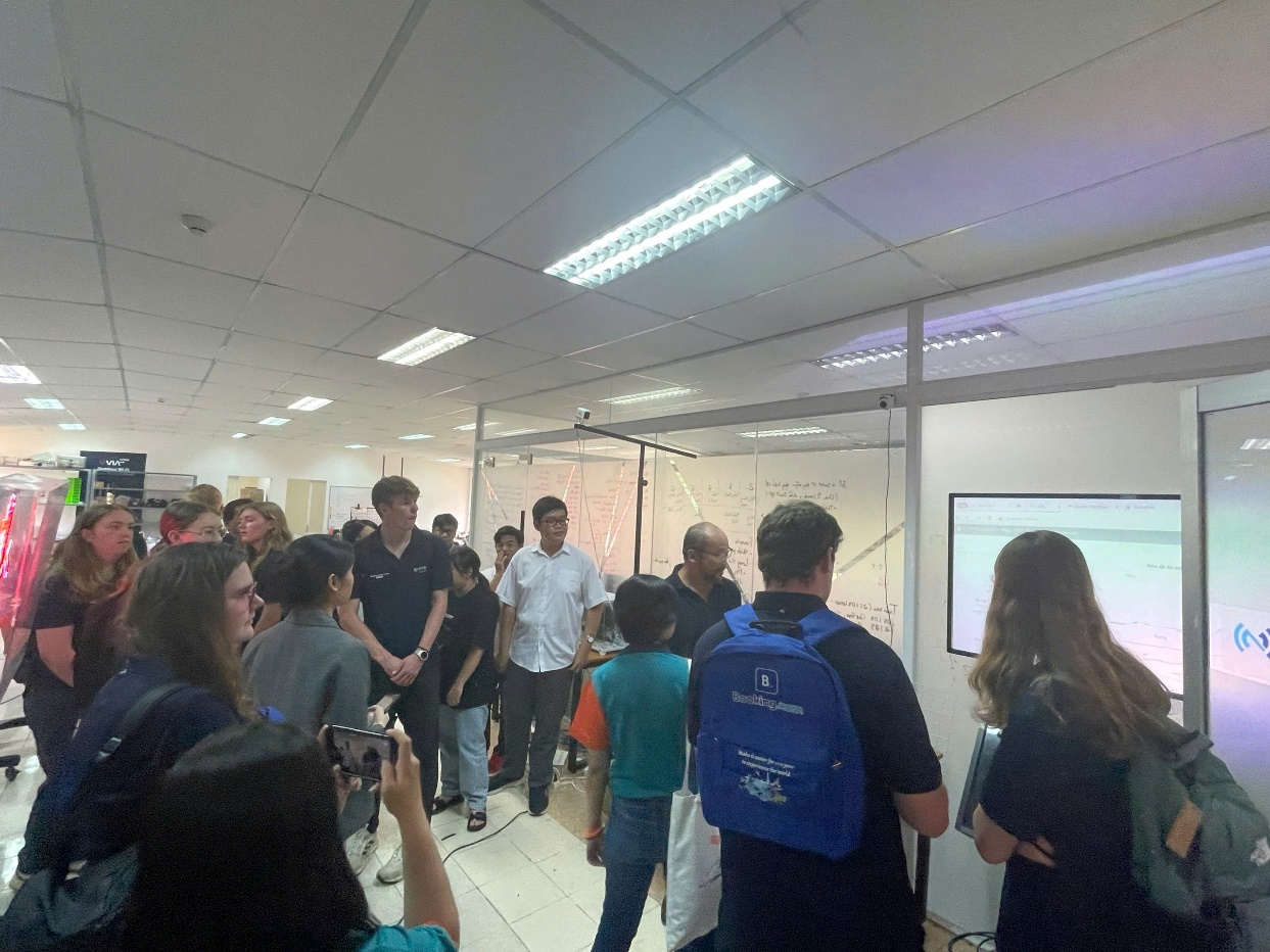 The delagation learned about the innovative technologies developed by the VIMP