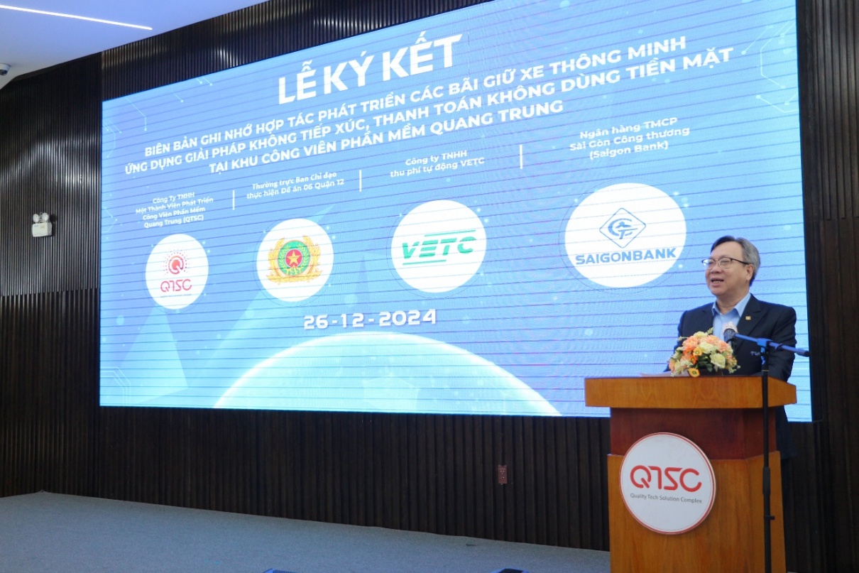 Mr. Vu Quang Lam, Chairman of the Board of Directors at SaigonBank, stated a speech at the ceremony