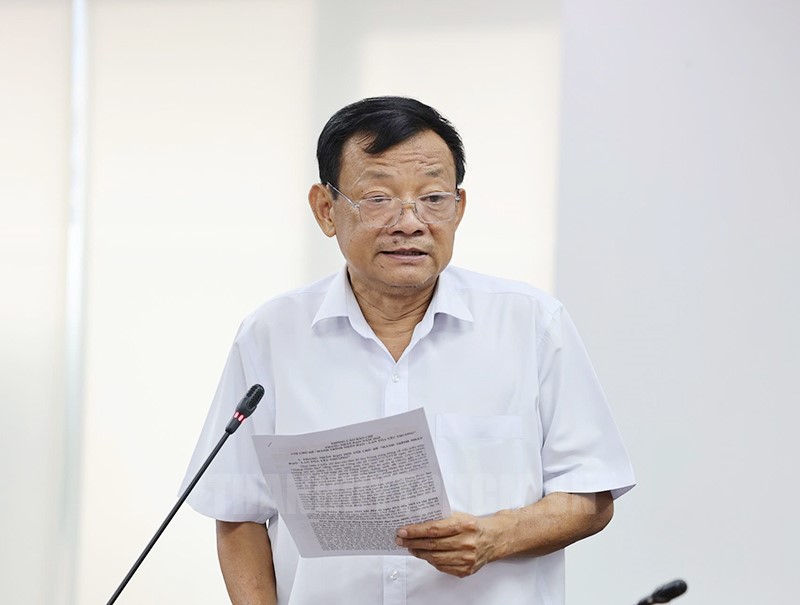 Đồng chí Nguyễn Văn Khanh thông tin tại buổi họp báo.