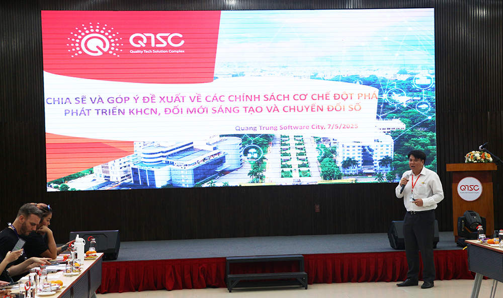 Ông Phan Phương Tùng – Giám đốc DXCenter chia sẻ và góp ý đề xuất về các chính sách/cơ chế đột phá, phát triển khoa học công nghệ, đổi mới sáng tạo và chuyển đổi số