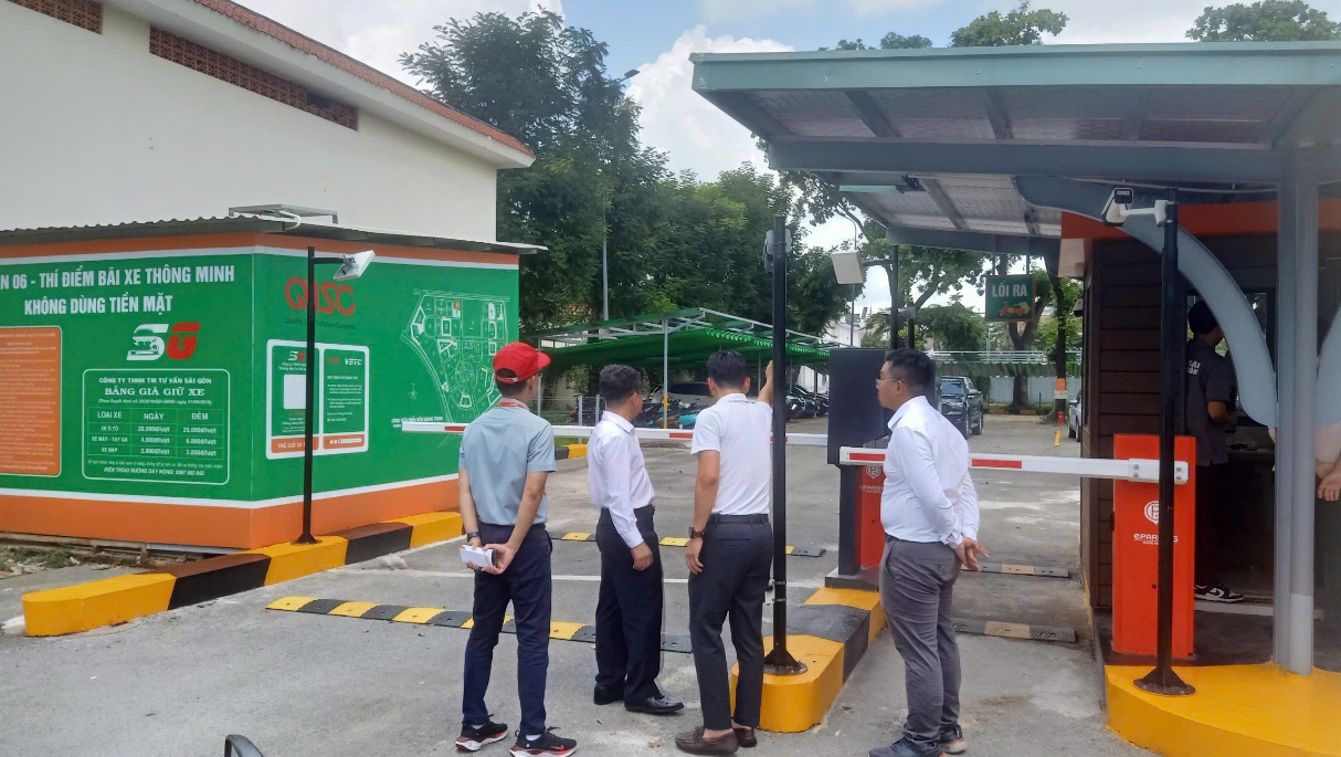 Một số hình ảnh tại buổi lễ khai trương bãi xe thông minh không dùng tiền mặt tại lô 41 theo Đề án 06: