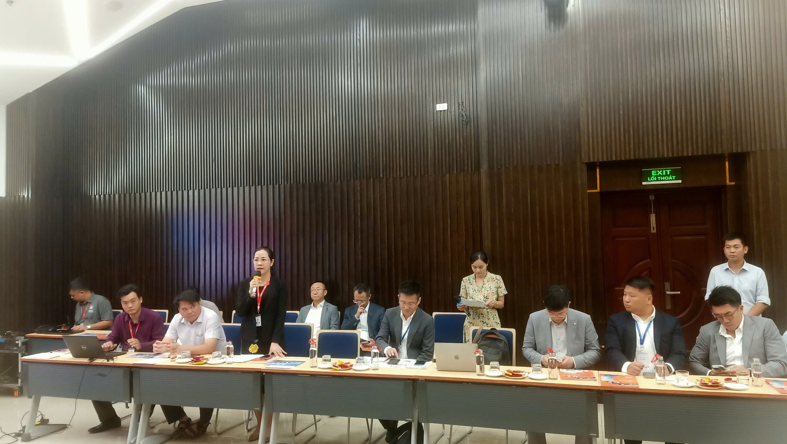 Bà Phạm Thị Kim Phượng – Phó Giám đốc QTSC phát biểu chào mừng đoàn doanh nghiệp đến tham quan và tìm hiểu tại QTSC
