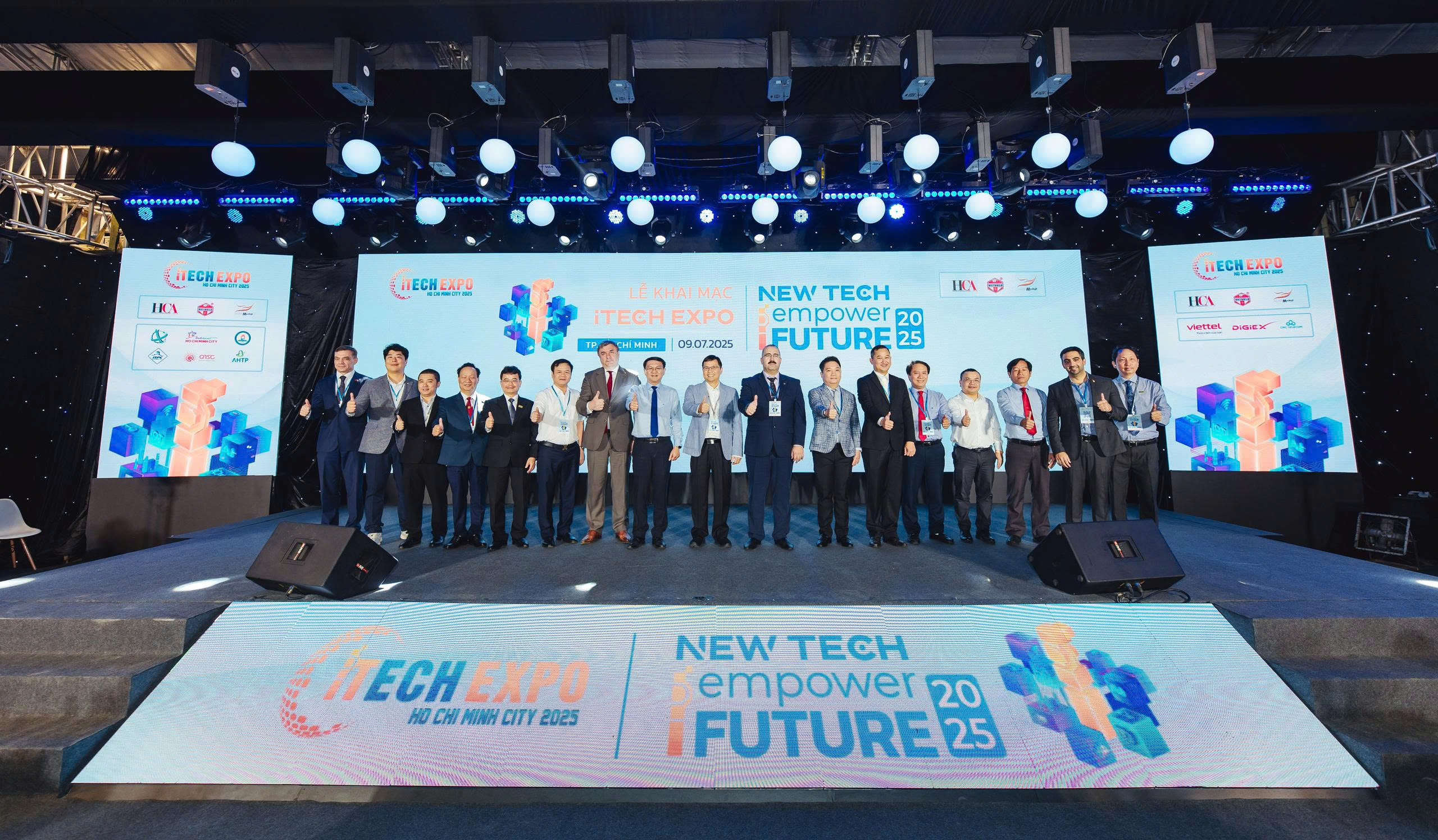 iTECH EXPO 2025 chính thức khai mạc: Vươn mình trong kỷ nguyên AI