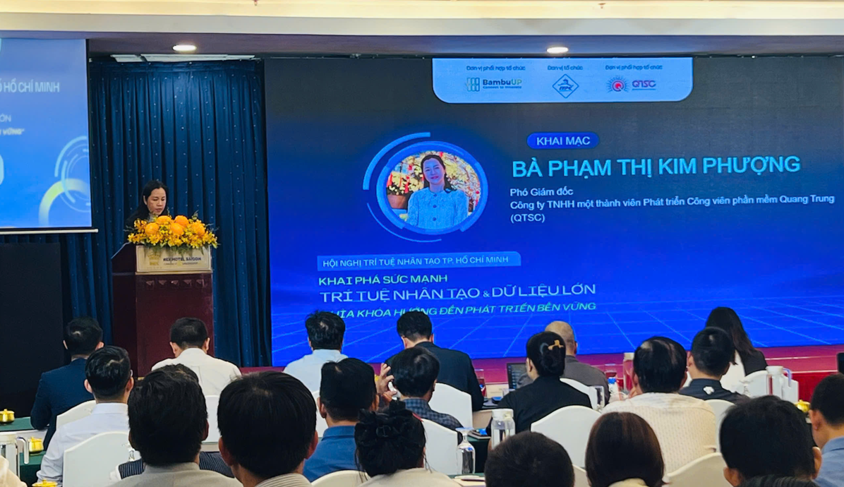 Bà Phạm Thị Kim Phượng – Phó Giám đốc QTSC phát biểu khai mạc phiên chiều