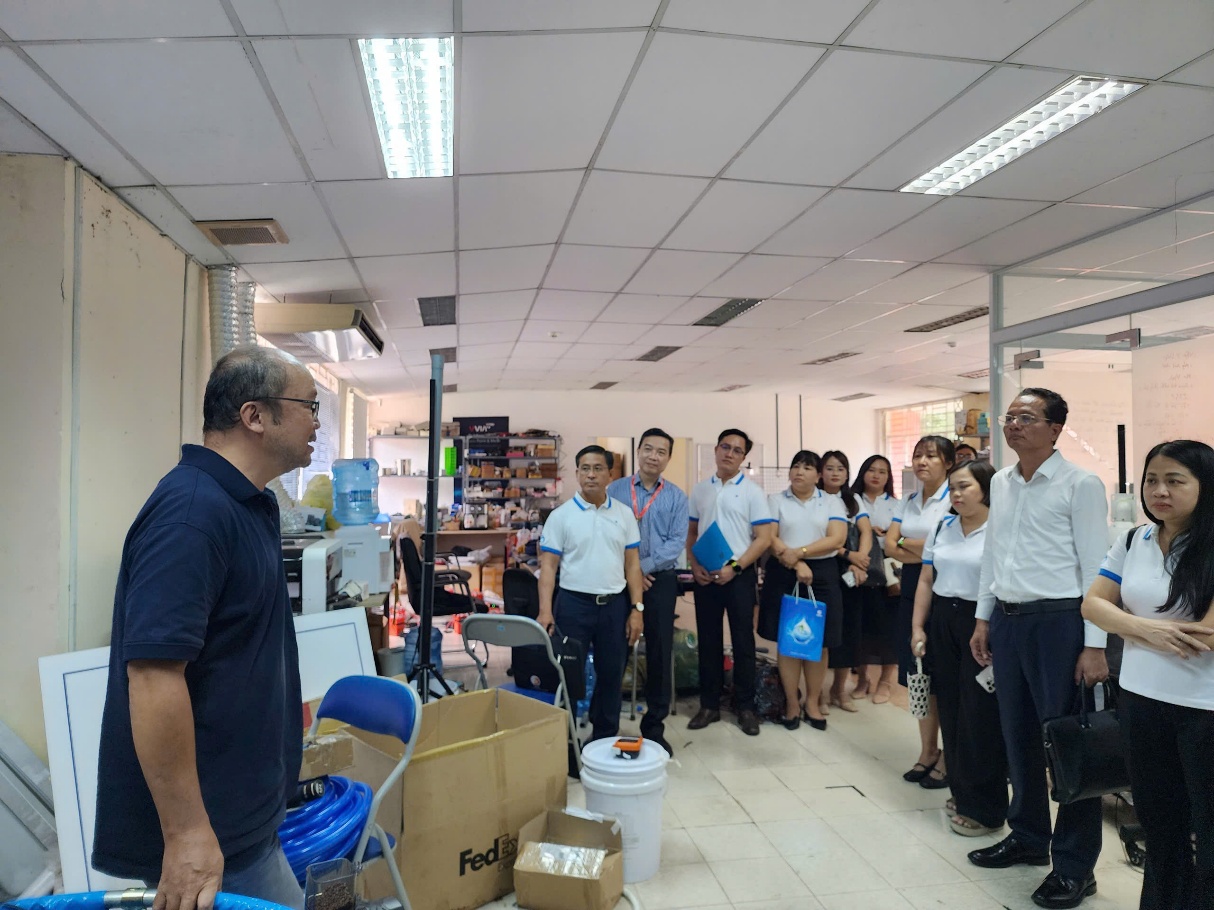 Tham quan công ty khởi nghiệp đang hoạt động tại QTSC R&D Labs