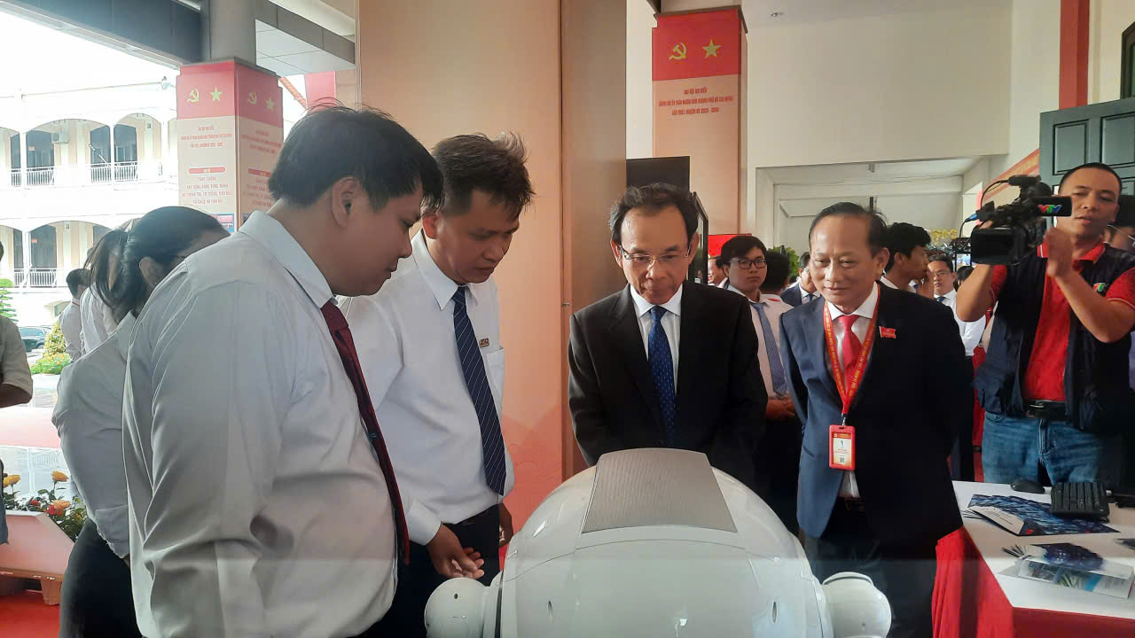 Bí thư Thành ủy TP.HCM Nguyễn Văn Nên tham quan và nghe giới thiệu các giải pháp, ứng dụng khoa học tiêu biểu của QTSC