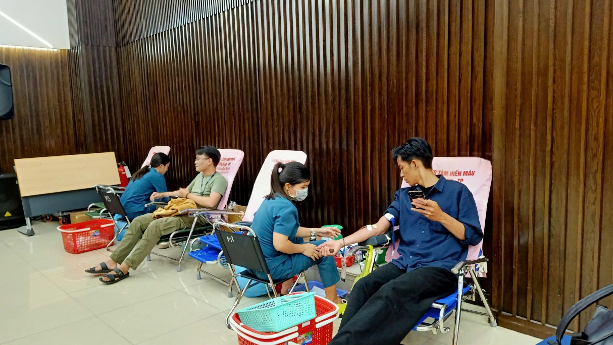 Chương trình Hiến máu tình nguyện diễn ra tại hội trường tòa nhà QTSC Building 1