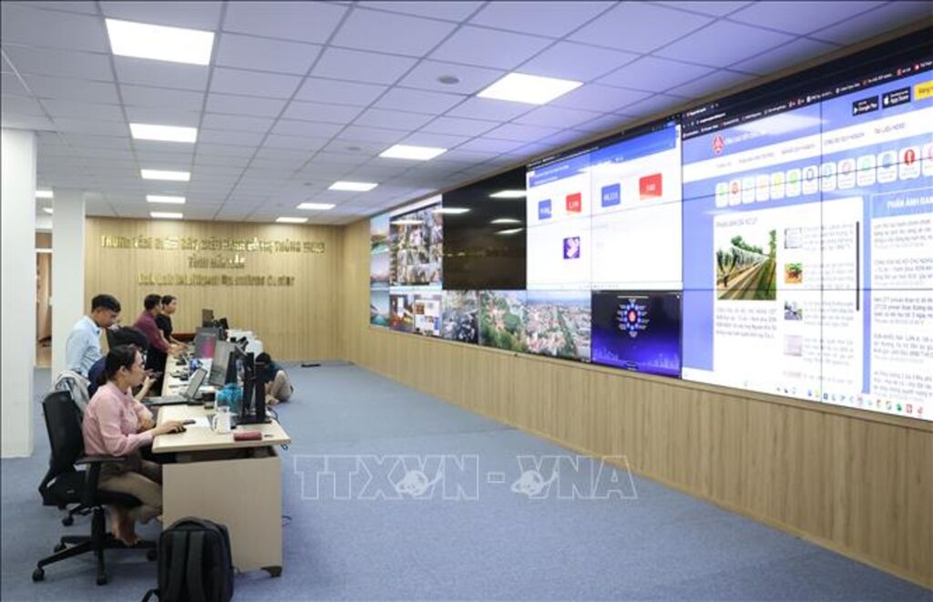 Trung tâm giám sát, điều hành đô thị thông minh tỉnh Đắk Lắk tạo lập và phân quyền cho các sở, ban, ngành và 102 xã phường trên toàn tỉnh. Ảnh: Tuấn Anh/TTXVN