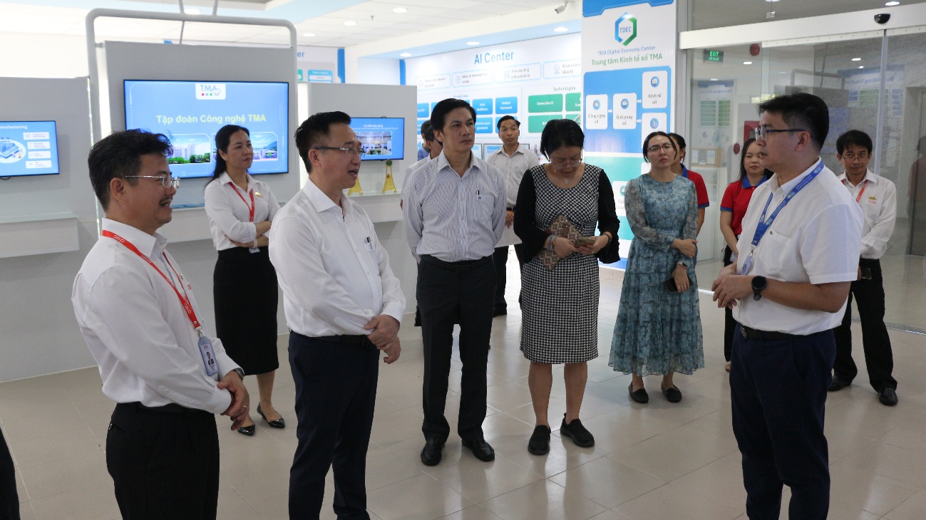 Tham quan Trung tâm đổi mới sáng tạo tại TMA Solutions