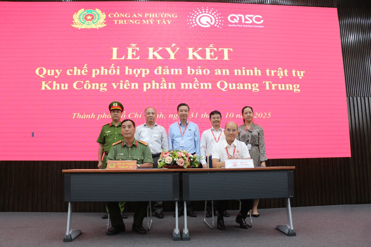Ký kết “Quy chế phối hợp đảm bảo an ninh trật tự Khu Công viên phần mềm Quang Trung” giữa Công an phường Trung Mỹ Tây và QTSC